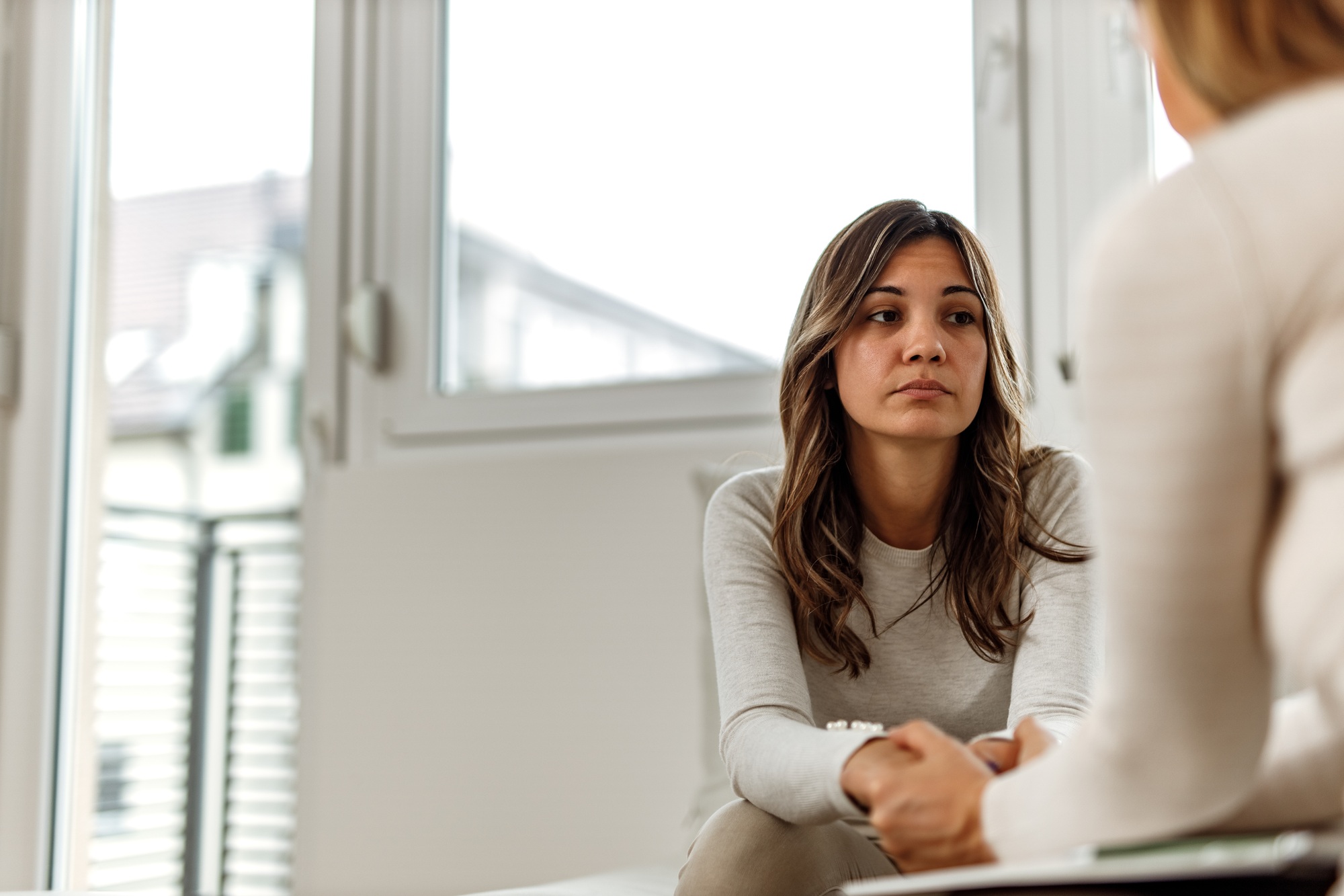 La maladie de ne plus supporter les gens : Peut-elle être guérissable ?